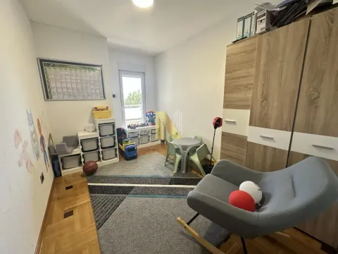 Izdavanje, četvorosoban stan, 115m², Bulevar patrijarha Pavla, Novi Sad Sve Podlokacije - image 2