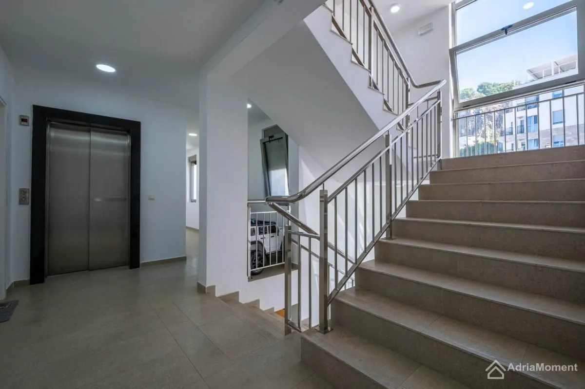 Prodaja, dvosoban stan, 87m², Tivat, Crna Gora