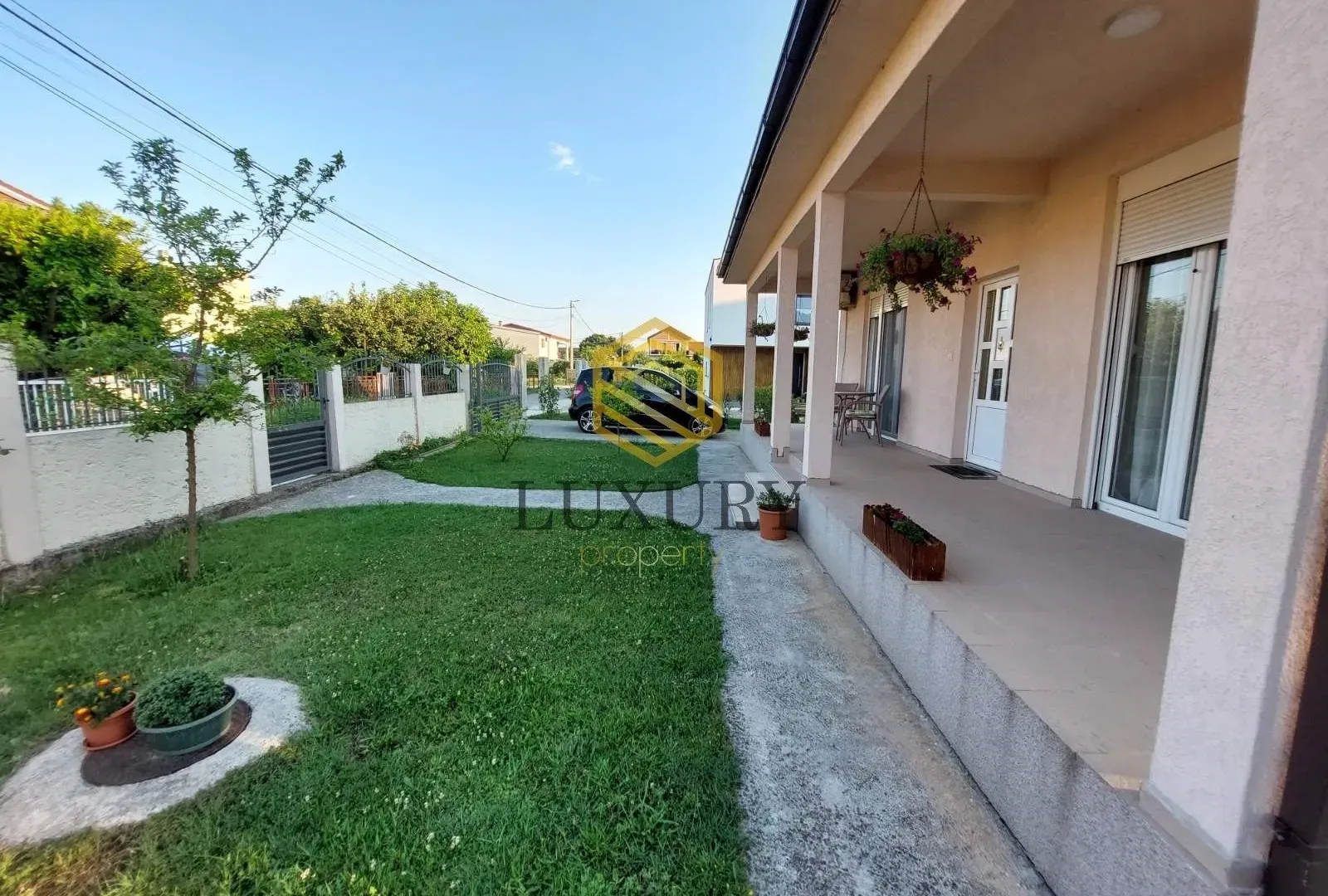 Izdavanje, kuća, 120m², Tološi, Podgorica