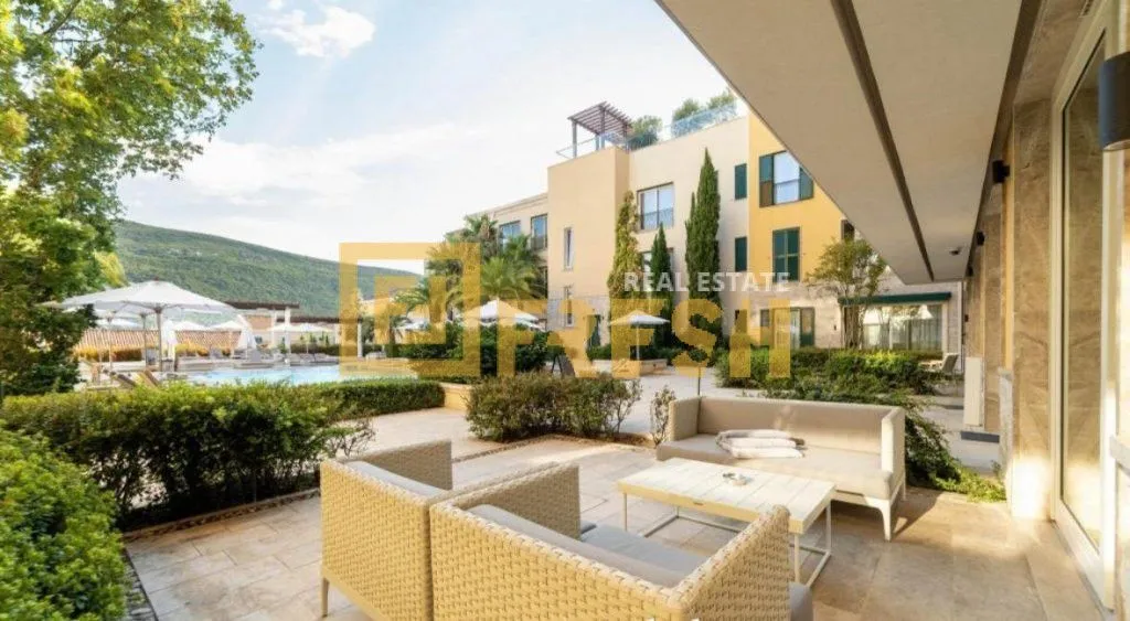 Prodaja, jednosoban stan, 90m², Herceg Novi, Crna Gora