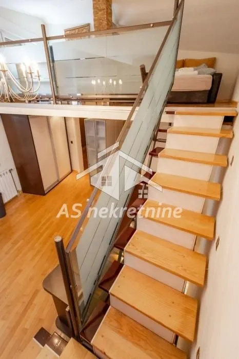 Izdavanje, četvorosoban stan, 140m², Obilićev Venac, Beograd