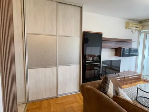 Rent, one bedroom apartment, 42m², City Kvart, Podgorica - image 6