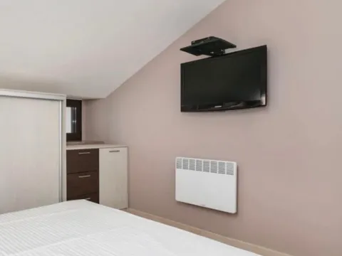 Izdavanje, jednosoban stan, 30m², Dobrota, Kotor - image 7