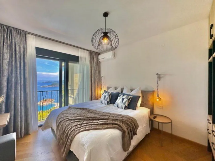 Sale, one bedroom apartment, 55m², Sveti Stefan, Budva