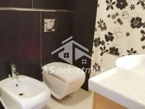 Izdavanje, četvorosoban stan, 120m², Senjak, Beograd - image 22