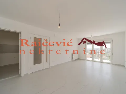 Prodaja, trosoban stan, 80m², Grocka, Beograd - image 1