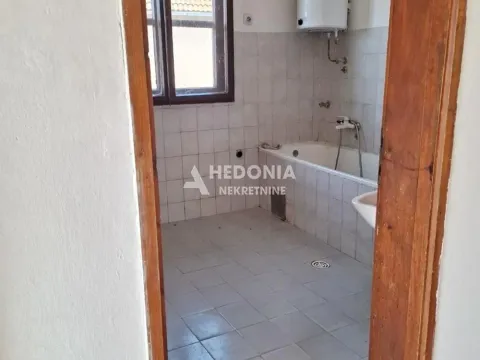 Prodaja, kuća, 176m², Centar, Inđija - image 18