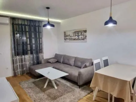 Izdavanje, dvosoban stan, 55m², City Kvart, Podgorica