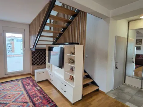 Prodaja, trosoban stan, 111m², Blok 9, Podgorica - image 4