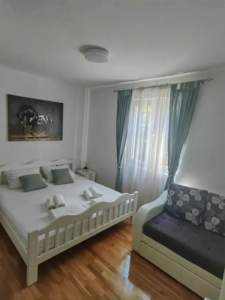 Prodaja, kuća, 156m², Centar, Bar