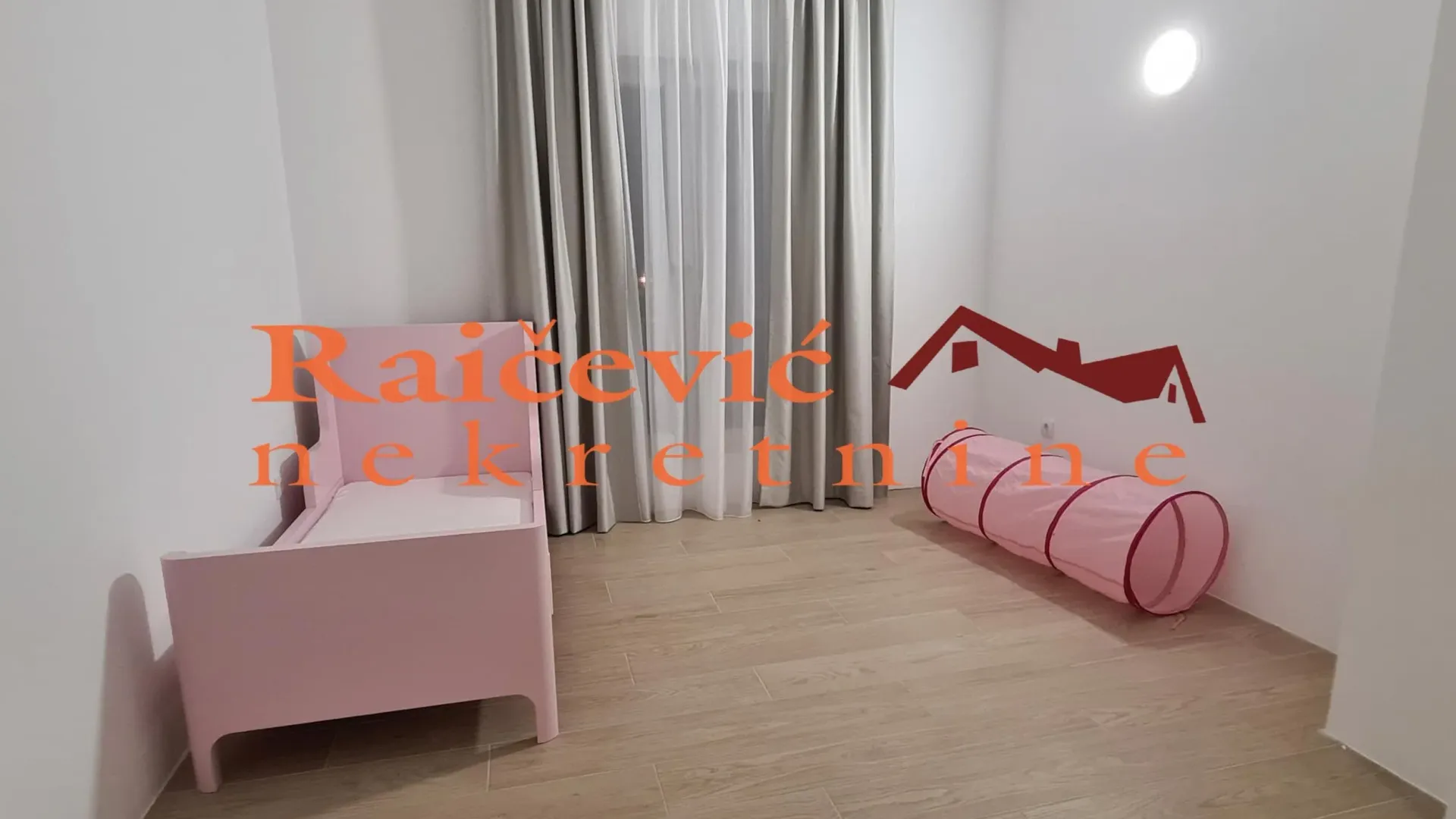 Prodaja, četvorosoban stan, 180m², Savski Venac, Beograd