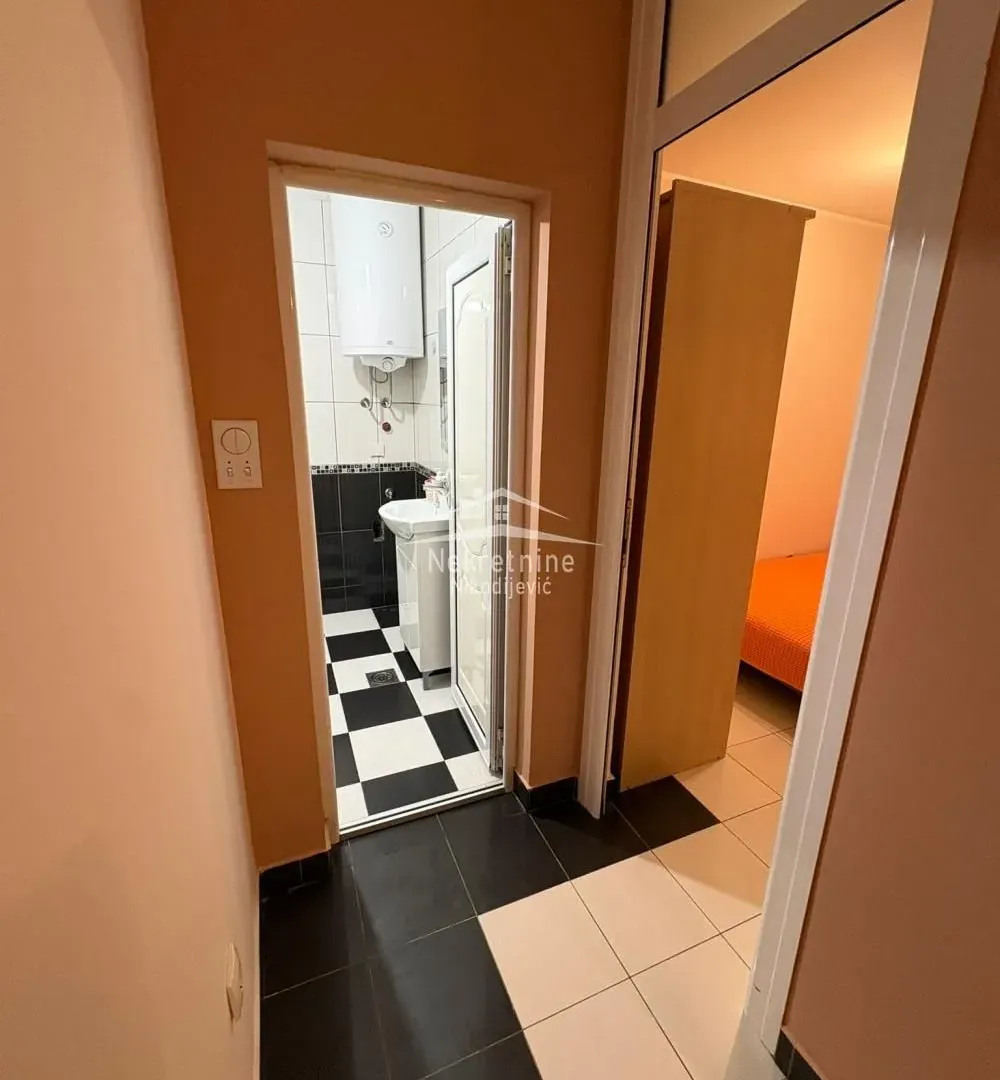 Izdavanje, jednosoban stan, 37m², Šumice, Beograd