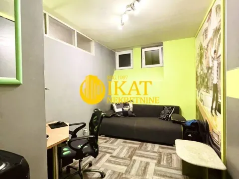 Prodaja, četvorosoban stan, 93m², Stari Grad, Beograd - image 3