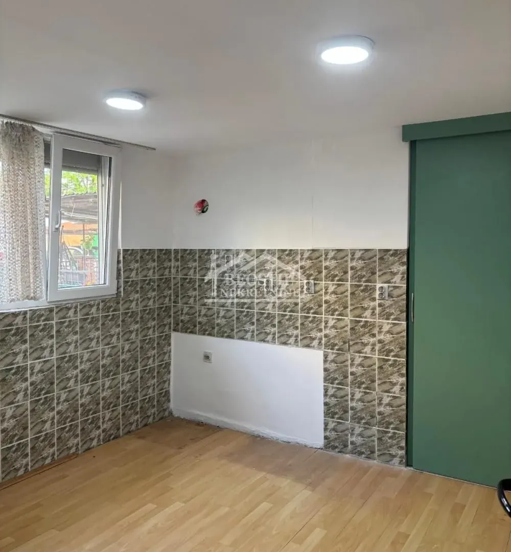 Prodaja, trosoban stan, 70m², Centar, Pančevo