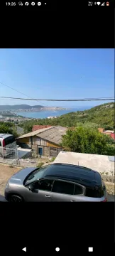 Pogled na zaliv i okolno zelenilo sa nekretnine. - image 3