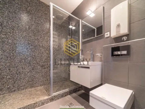 Prodaja, trosoban stan, 140m², Preko Morače, Podgorica - image 15