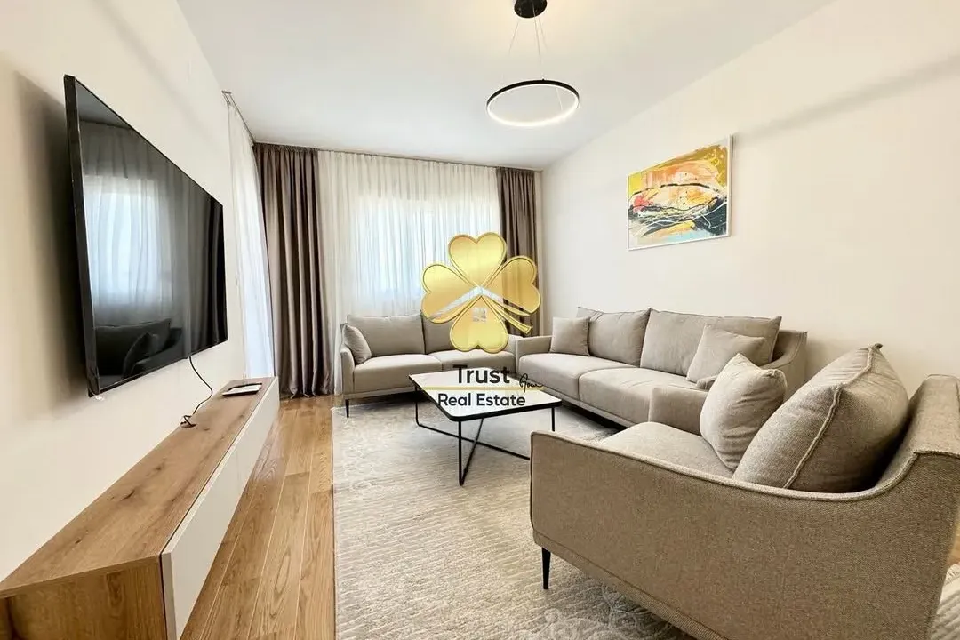 Izdavanje, dvosoban stan, 72m², Central Point, Podgorica