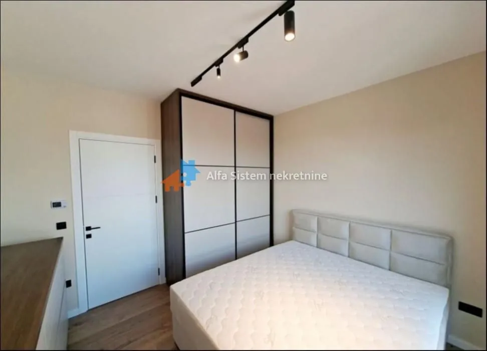 Izdavanje, trosoban stan, 82m², Zeleno Brdo, Zvezdara Sve Podlokacije