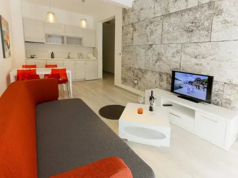 Prodaja, stan, 72m², Dobra Voda, Bar - image 2