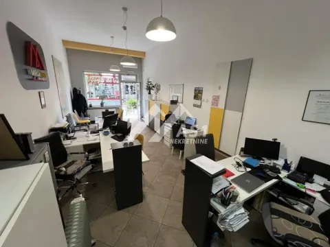 Izdavanje, poslovni prostor, 30m², Bulevar Oslobodjenja, Novi Sad Sve Podlokacije - image 2