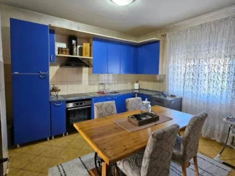 Prodaja, kuća, 191m², Tološi, Podgorica - image 13