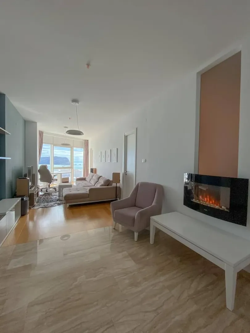 Izdavanje, dvosoban stan, 92m², Tre Canne, Budva