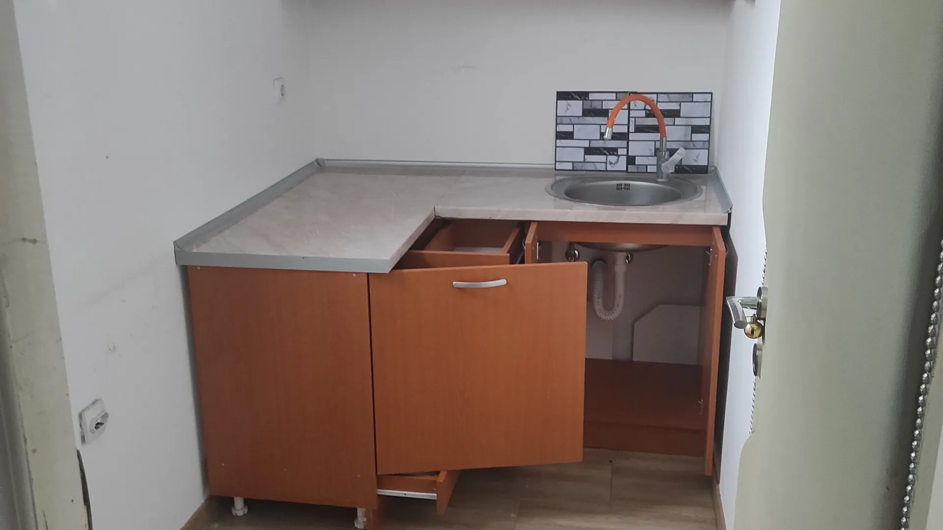 Rent, office space, 65m², Lazarevac, Beograd