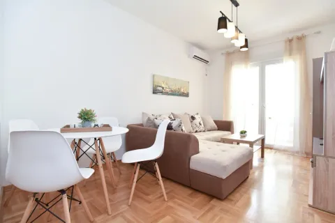 Rent, one bedroom apartment, 42m², Budva, Crna Gora - image 2