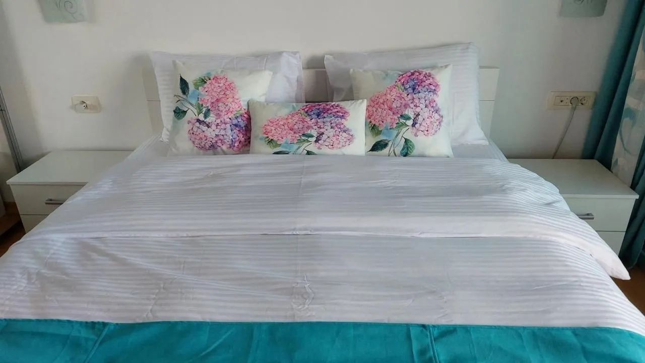 Rent, one bedroom apartment, 45m², Bečići, Budva