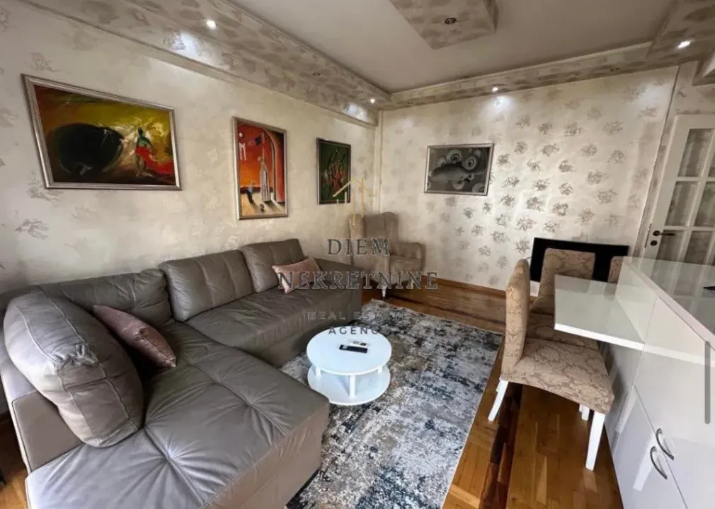 Izdavanje, dvosoban stan, 60m², Blok 9, Podgorica