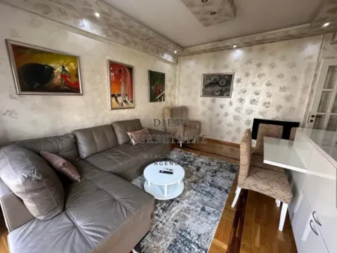 Izdavanje, dvosoban stan, 60m², Blok 9, Podgorica