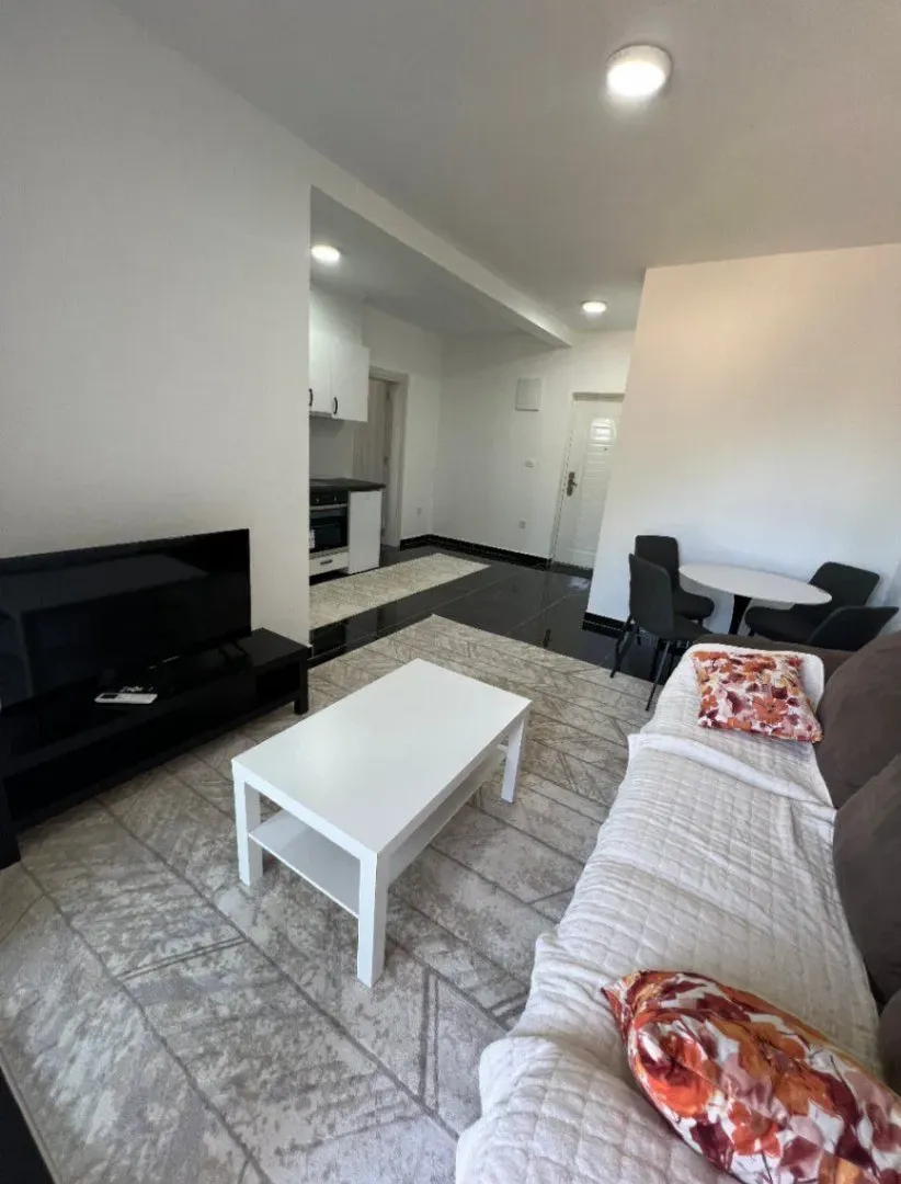Izdavanje, stan, 50m², Polje, Bar