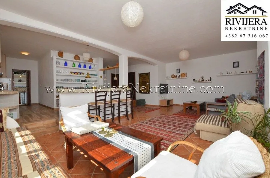Prodaja, kuća, 203m², Njivice, Herceg Novi