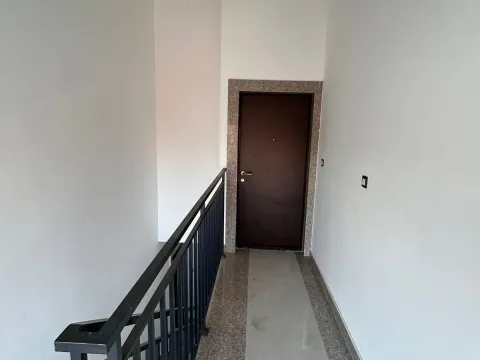 Izdavanje, četvorosoban stan, 150m², Tološi, Podgorica - image 16