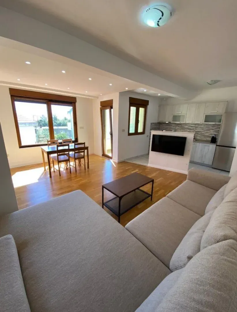 Prodaja, jednosoban stan, 64m², Podmaine, Budva