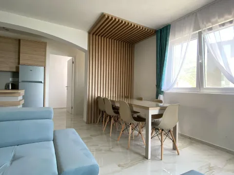 Izdavanje, trosoban stan, 120m², Bečići, Budva - image 11