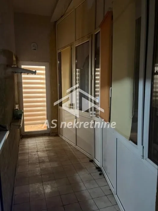 Izdavanje, trosoban stan, 120m², Uciteljsko Naselje, Zvezdara Sve Podlokacije