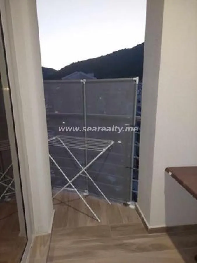 Izdavanje, dvosoban stan, 64m², Budva, Crna Gora