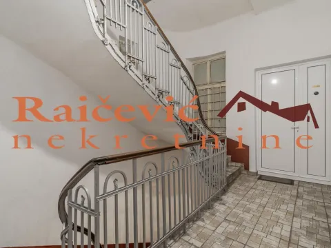 Prodaja, trosoban stan, 83m², Centar, Stara Pazova - image 19