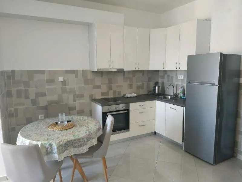 Izdavanje, jednosoban stan, 45m², Bečići, Budva