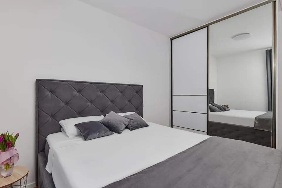 Prodaja, dvosoban stan, 74m², Dobrota, Kotor