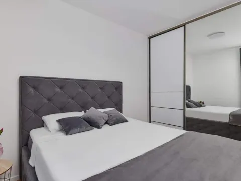 Prodaja, dvosoban stan, 74m², Dobrota, Kotor - image 5