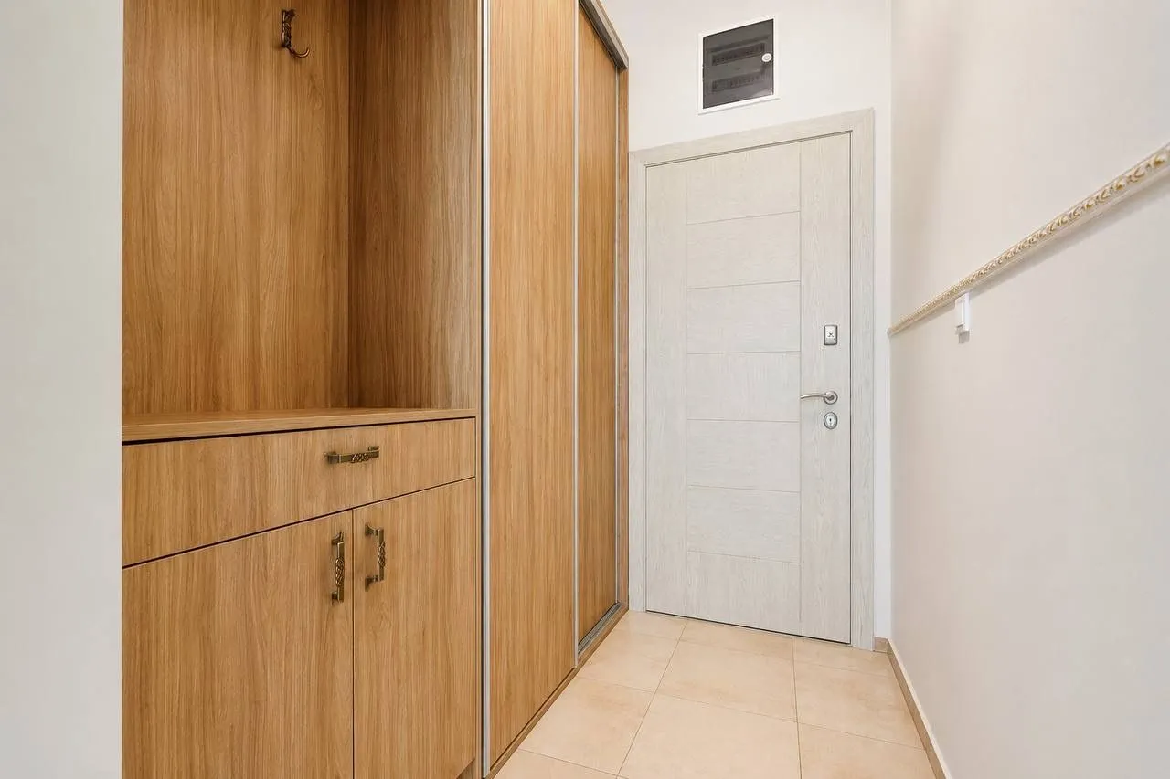 Izdavanje, trosoban stan, 86m², Bečići, Budva