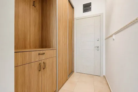 Izdavanje, trosoban stan, 86m², Bečići, Budva - image 5
