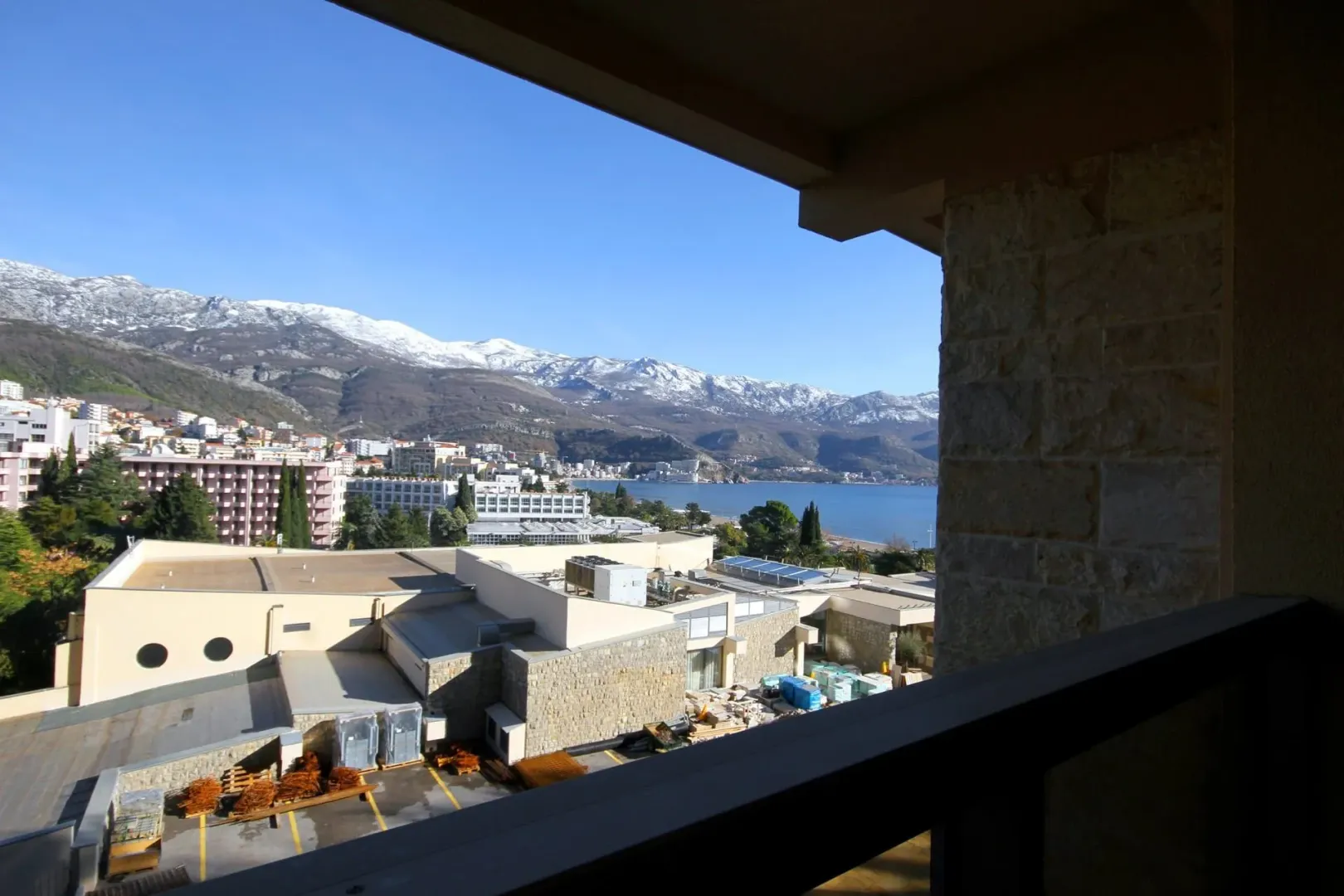 View from the terrace of the sea and mountains.