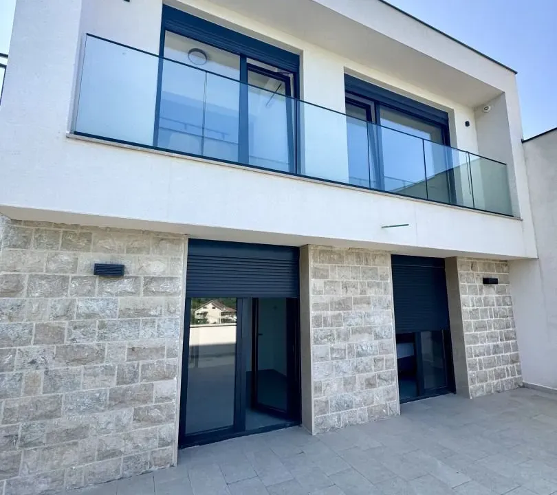 Rent, two bedroom apartment, 86m², Kava, Tivat