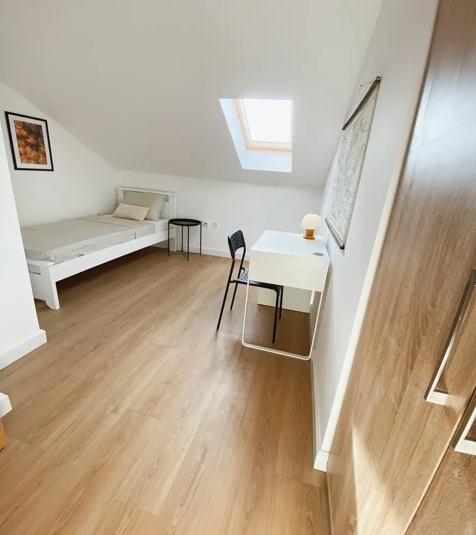 Izdavanje, dvosoban stan, 80m², Centar, Podgorica
