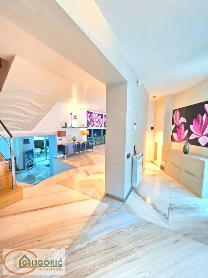 Sale, house, 400m², Denkova Basta, Zvezdara Sve Podlokacije