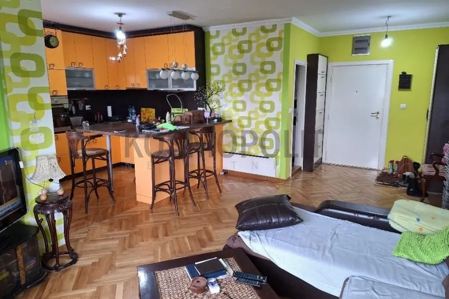 Prodaja, trosoban stan, 83m², Centar, Pančevo