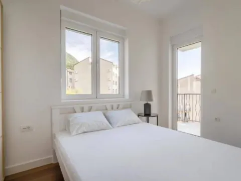 Rent, two bedroom apartment, 75m², Budva, Crna Gora - image 10